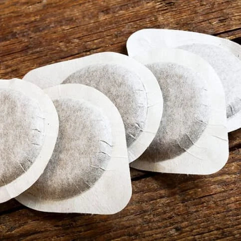 E.S.E. Pads auf Holztisch